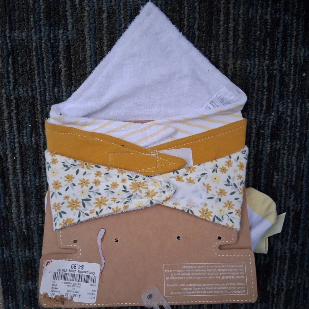 Lila & Jack Baby Booties Socks And Bibs Set New NWT Yellow